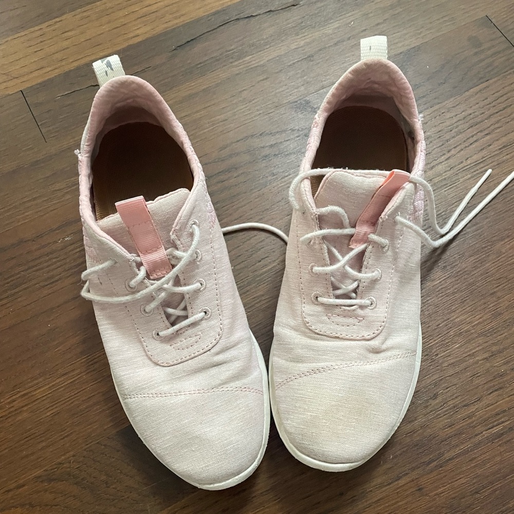 TOMS Cabrillo Chambray Sneakers - light pink size 7.5